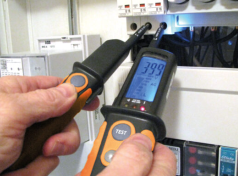 HT7 Digitaler Spannungsprüfer, mit Lastzuschaltung, 0V bis 690V AC/DC , CAT IV 600V